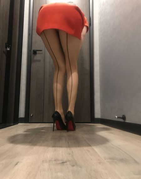 依雯妮妮